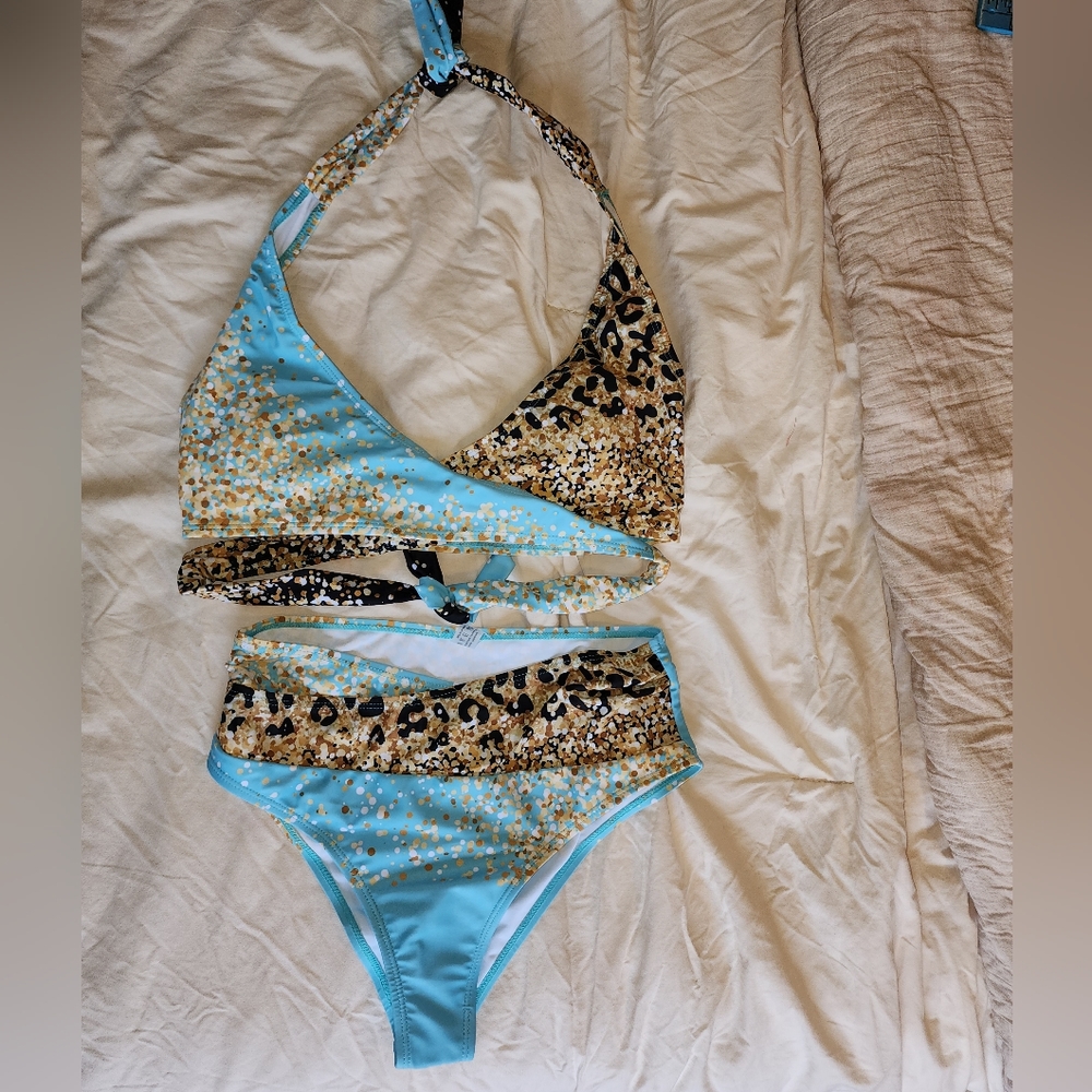 NWOT 2 piece swimsuit